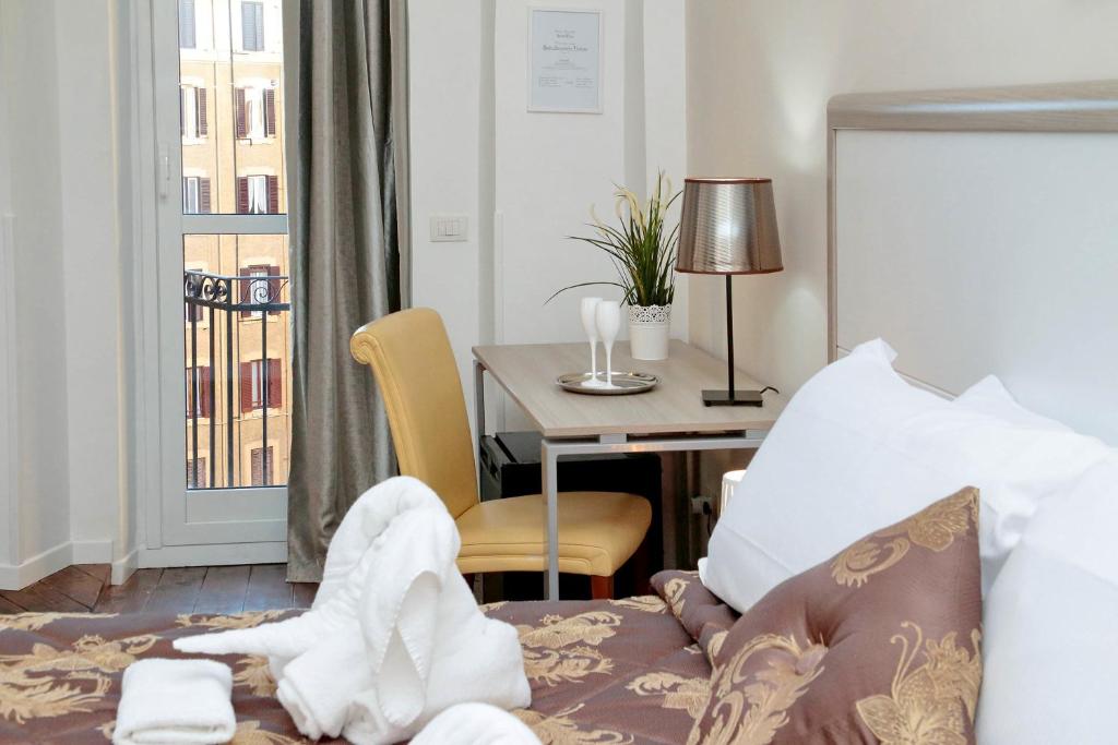 A bed or beds in a room at Relais Incantesimo Vaticano