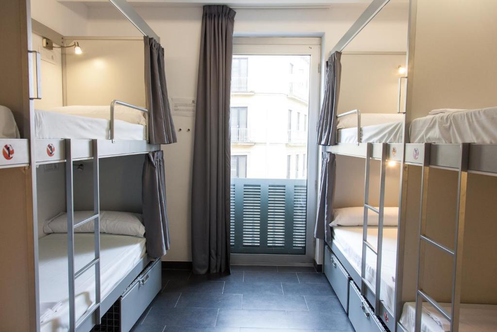 St Christopher's Inn Barcelona - Bed In 12-Bed Female Dormitory Room