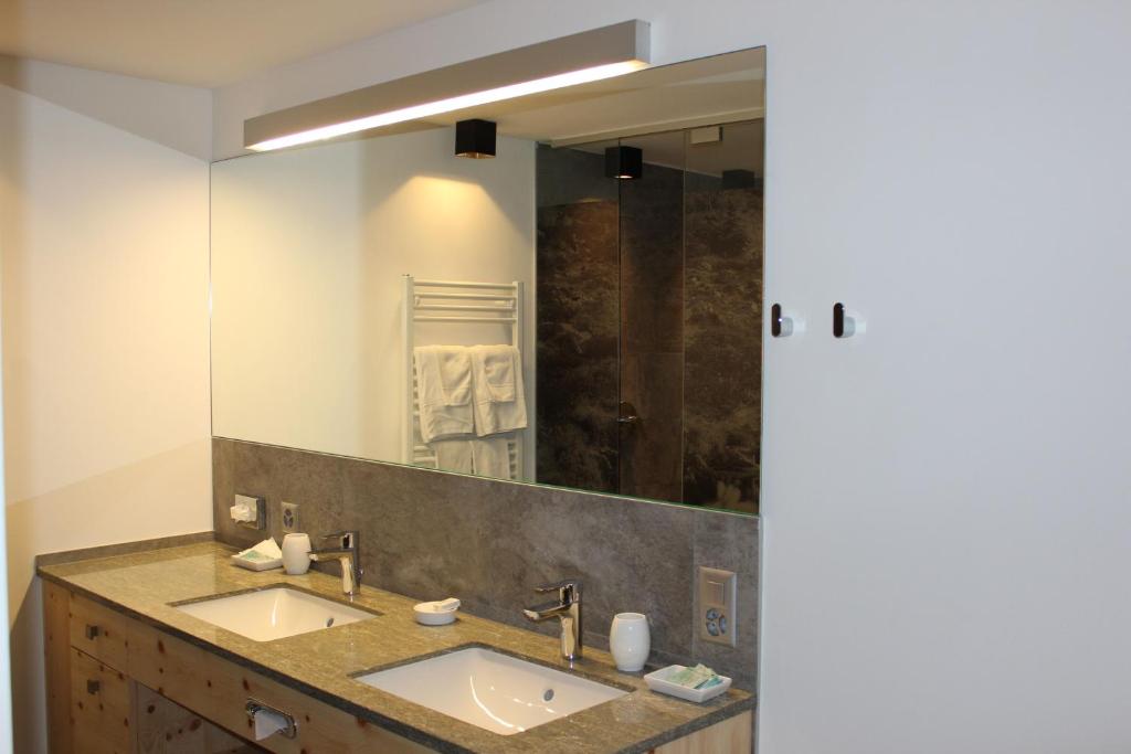 Un baño de Hotel Conrad