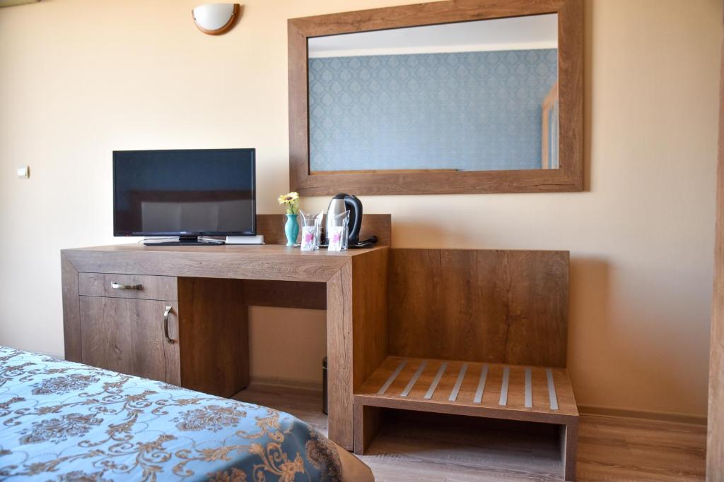 TV a/nebo společenská místnost v ubytování Lucky Hotel