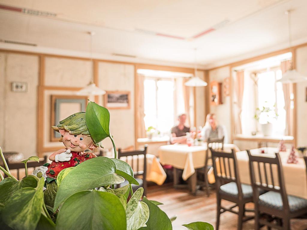 Reštaurácia alebo iné gastronomické zariadenie v ubytovaní Gasthof Sillianer Wirt