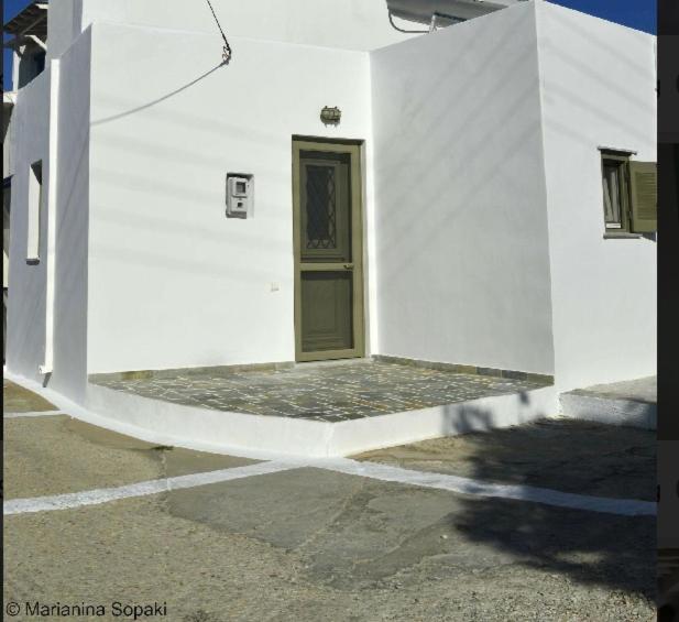 a door on the side of a white building at Spitaki Serifos Studio in Rámos