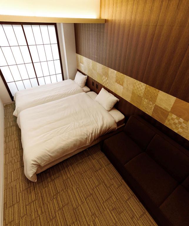 Postel nebo postele na pokoji v ubytování Irori Kyoto Station Higashi-Honganji