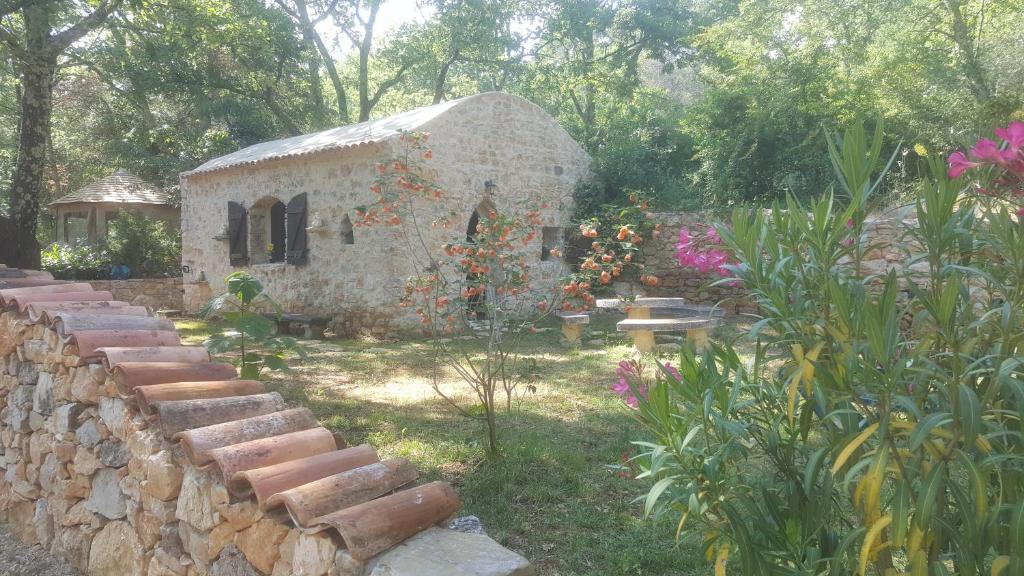Zahrada ubytování Le Donjon des Combes et son Spa