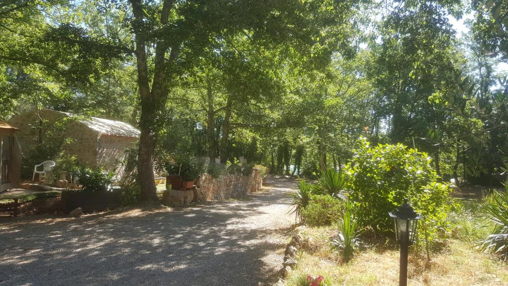 Zahrada ubytování Le Donjon des Combes et son Spa