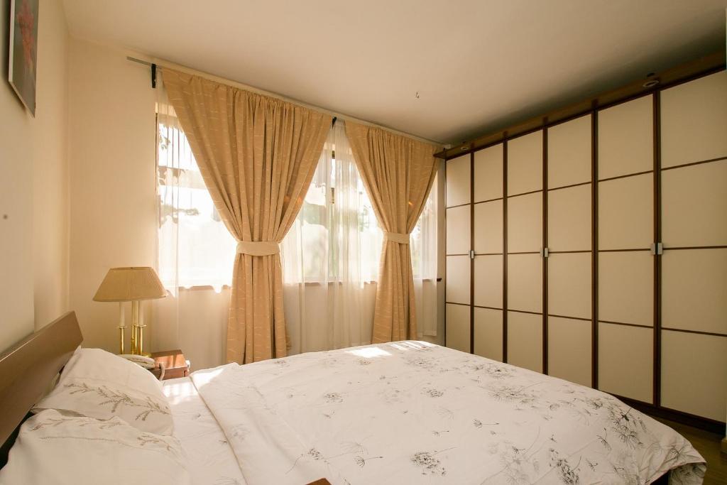 Postel nebo postele na pokoji v ubytování Kates Apartments