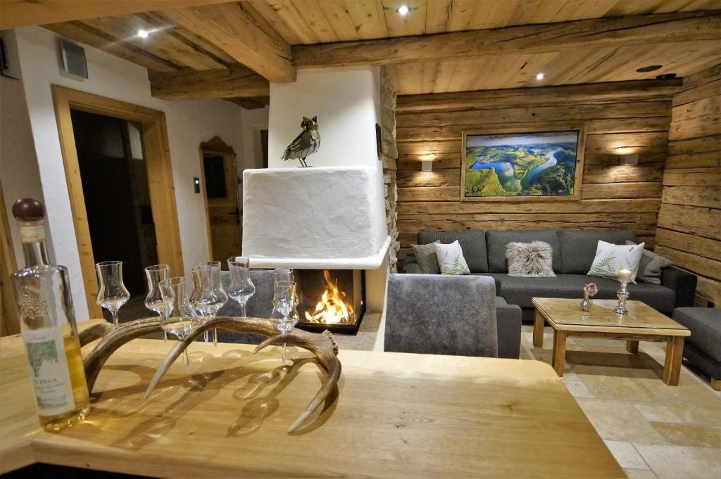 Posezení v ubytování Chalets Petry Spa & Relax