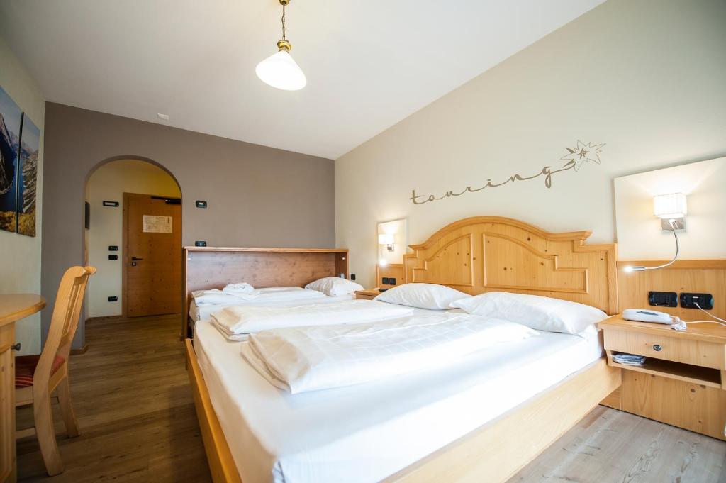 Postel nebo postele na pokoji v ubytování Hotel Touring