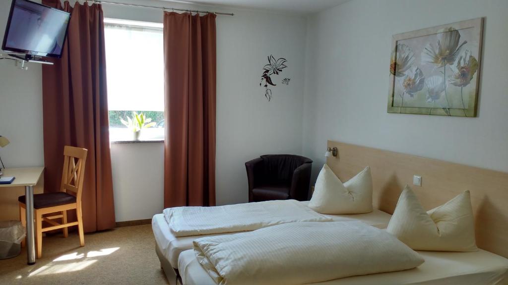 Postel nebo postele na pokoji v ubytování Hotel - Gasthof Erber