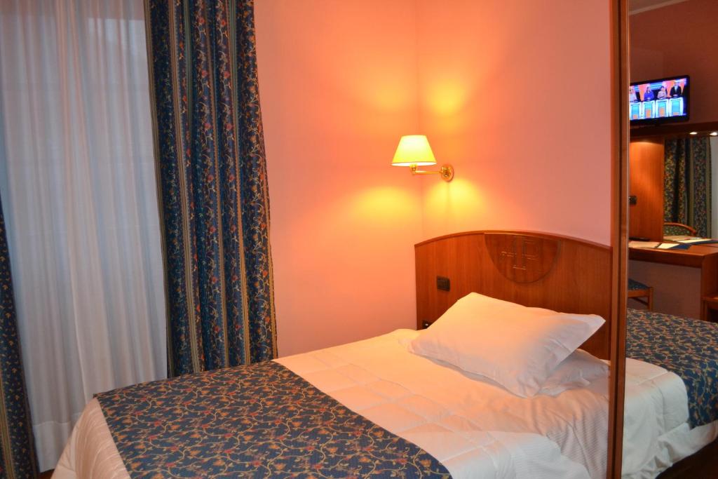 Postel nebo postele na pokoji v ubytování Albergo Italia