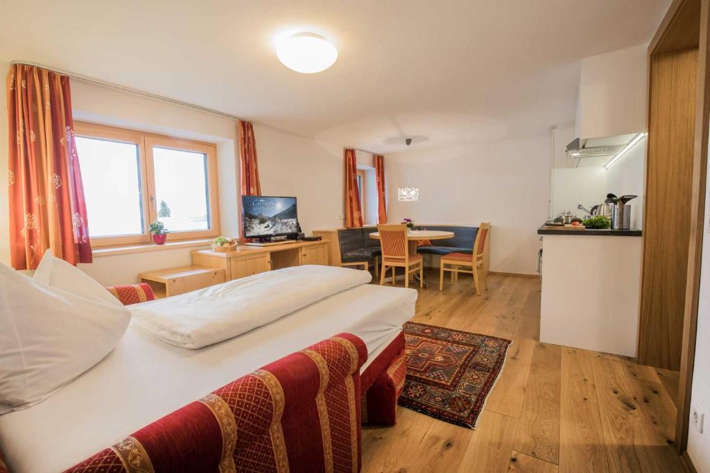 TV a/nebo společenská místnost v ubytování Caroline's Appartement