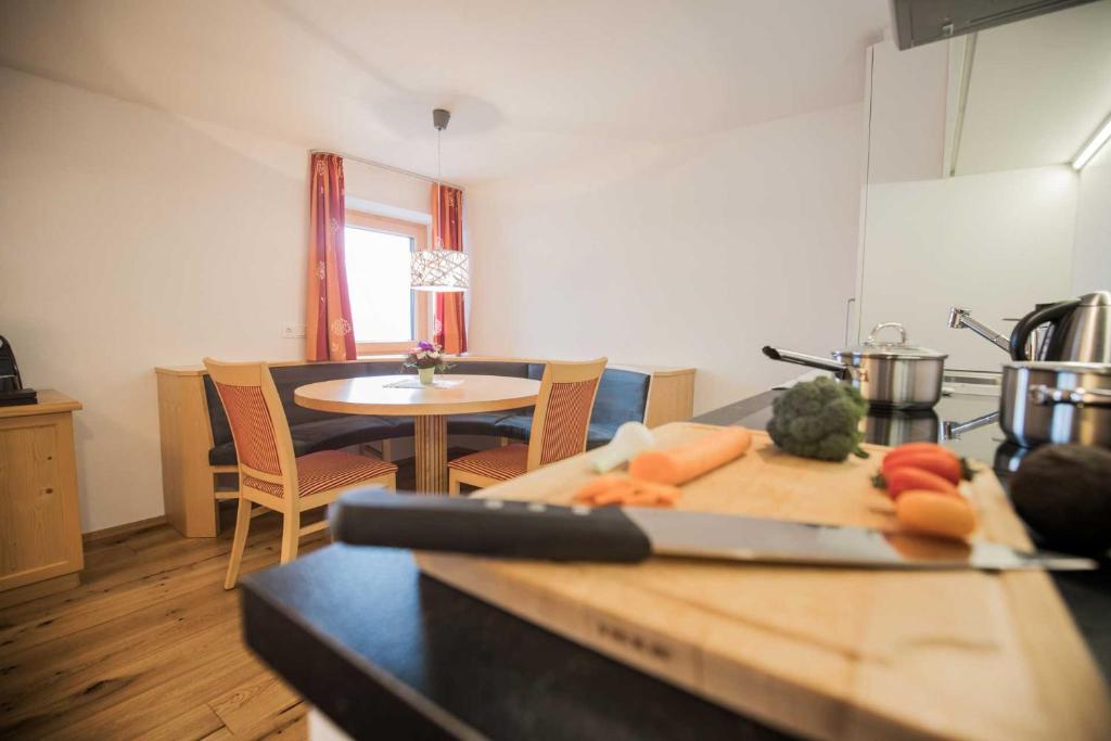 Kuchyň nebo kuchyňský kout v ubytování Caroline's Appartement