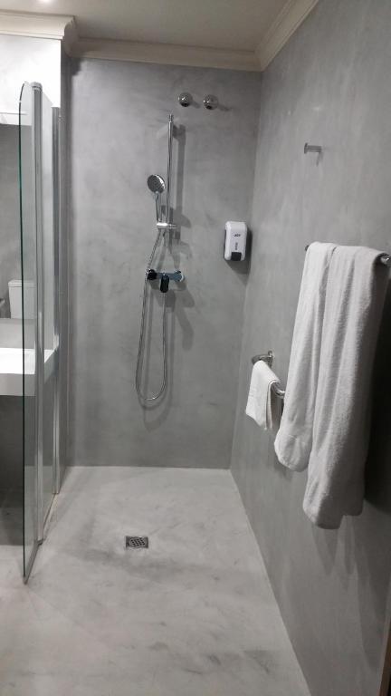 A bathroom at Hostal Tilos