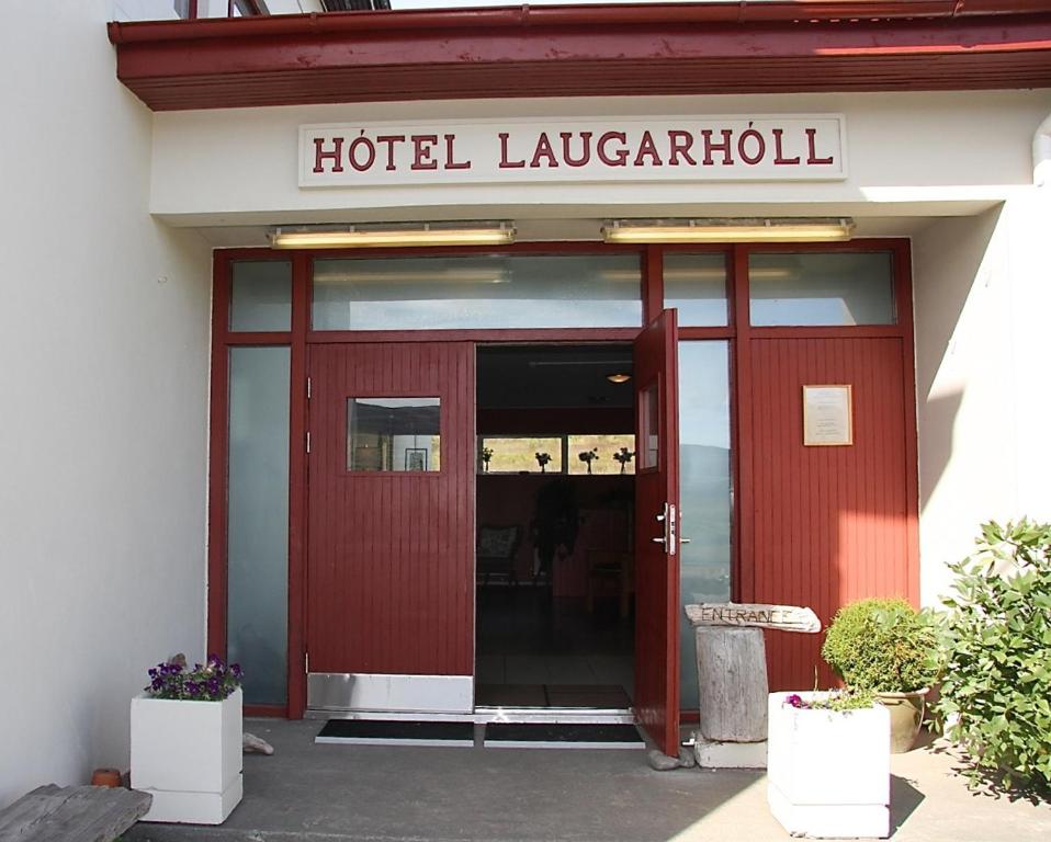 Façana o entrada de Hótel Laugarhóll with natural hot spring
