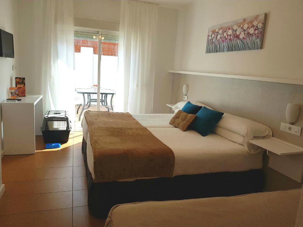 Postel nebo postele na pokoji v ubytování Campomar Playa