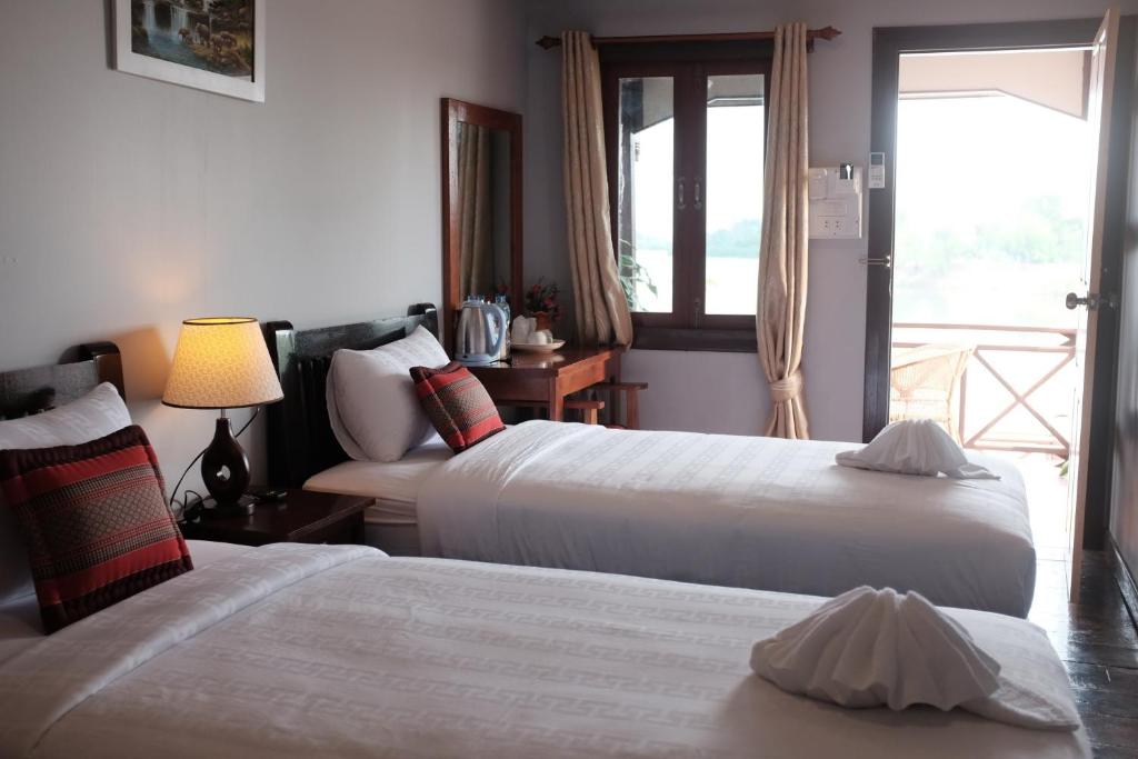 Katil atau katil-katil dalam bilik di Paradise riverview resort