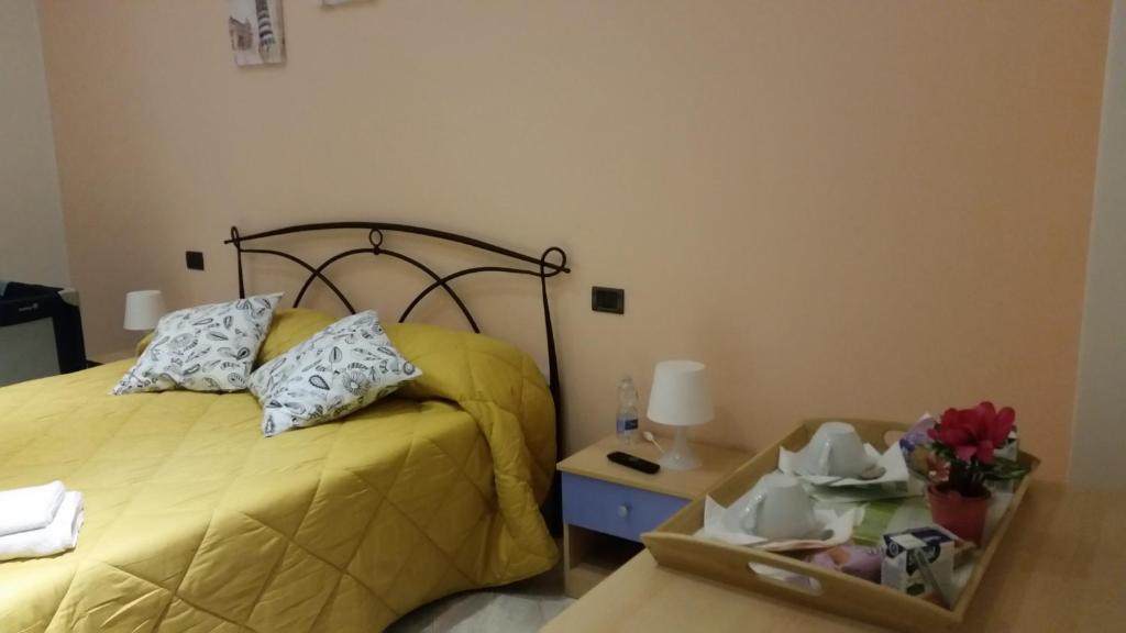 Łóżko lub łóżka w pokoju w obiekcie BBCinecitta4YOU