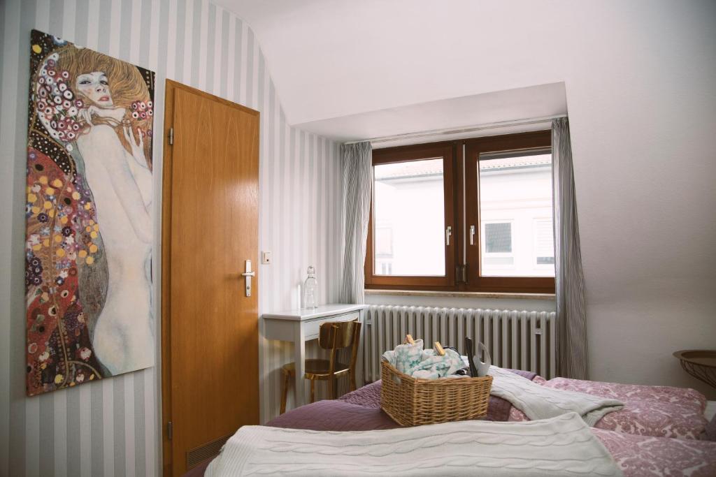 Postel nebo postele na pokoji v ubytování Hotel Barbarossa Garni