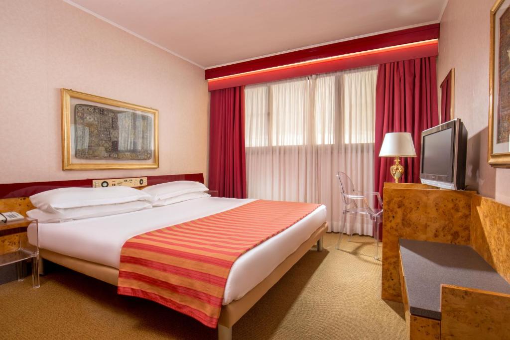 Postel nebo postele na pokoji v ubytování Enea Hotel Pomezia