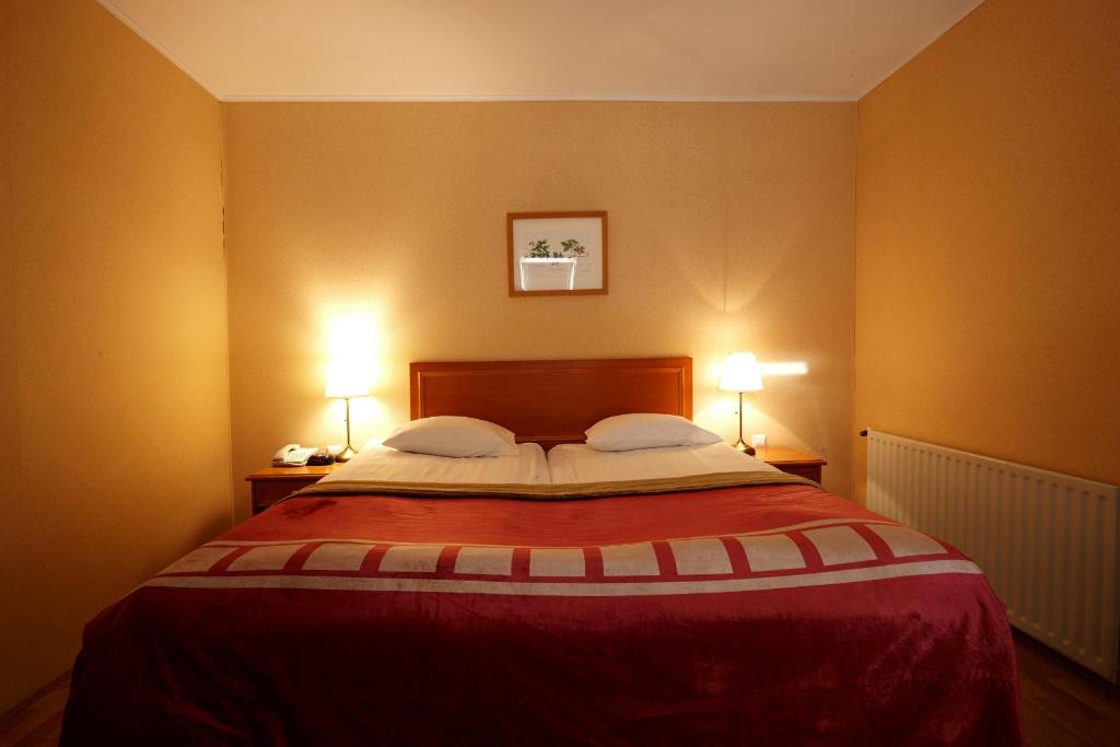 Rúm í herbergi á Fosshotel Rauðará