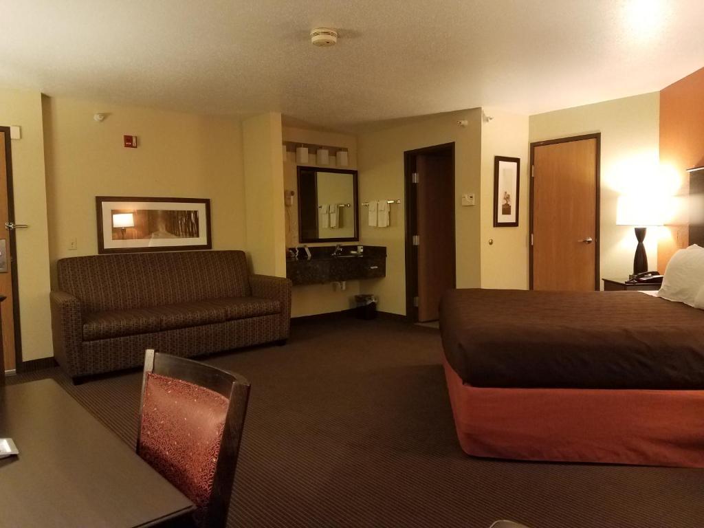 AmericInn by Wyndham Menomonie - King Room - No Fumadores