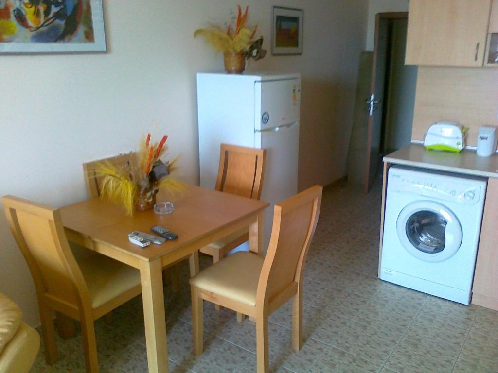 Kuchyň nebo kuchyňský kout v ubytování SB Rentals Apartments in Royal Dreams Complex
