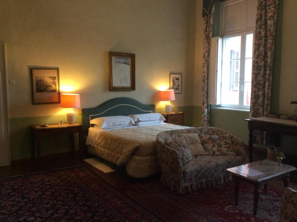 Postel nebo postele na pokoji v ubytování Palazzo Arrivabene B&B
