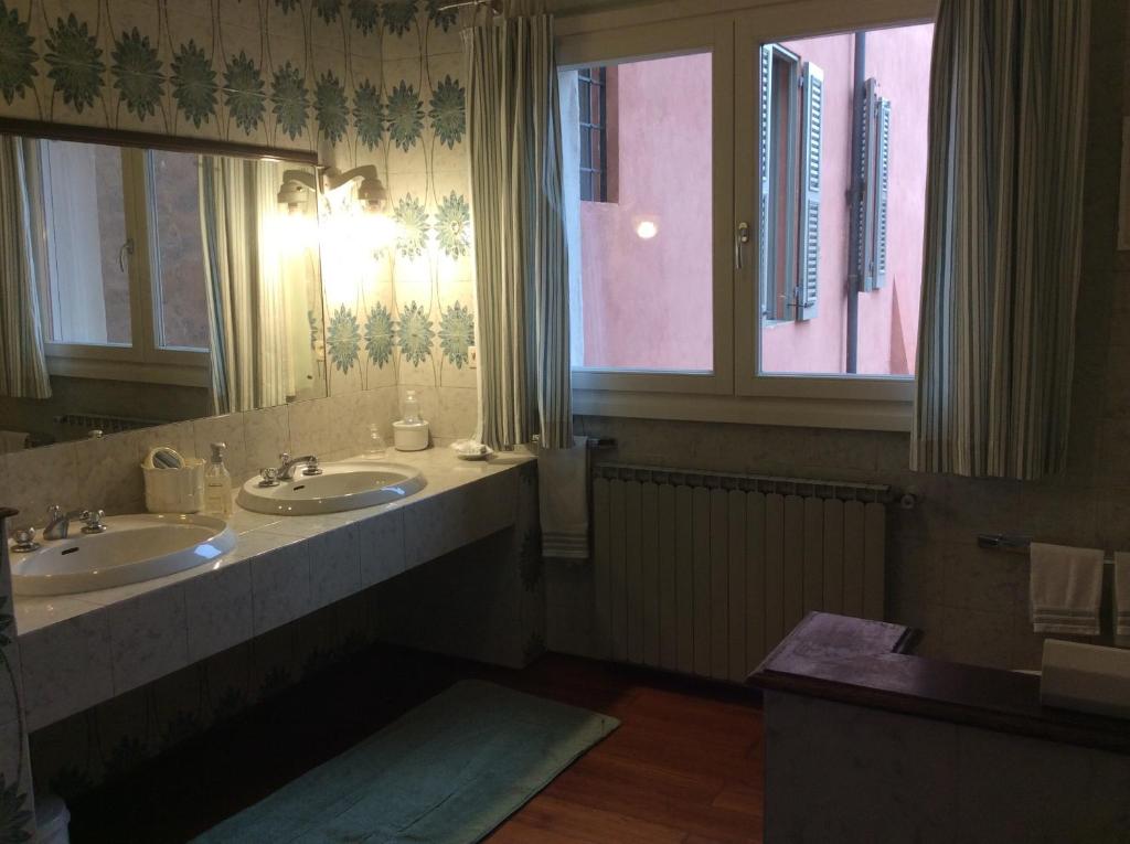 Koupelna v ubytování Palazzo Arrivabene B&B