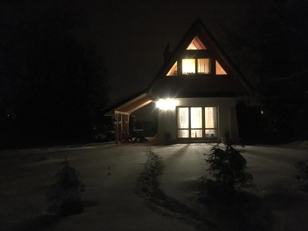 Domek u Mikołaja v zime