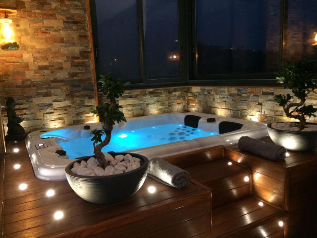 Bazén v ubytování B&B Villa sensorielle nebo v jeho okolí