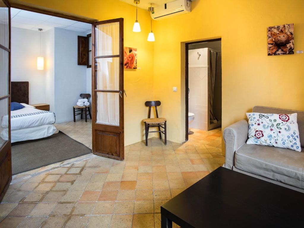 Postel nebo postele na pokoji v ubytování S´Hostal d´Esporles