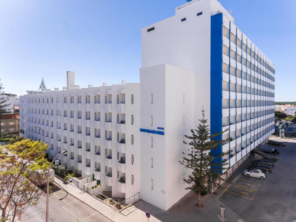 Gallery image of Hotel Navegadores in Monte Gordo