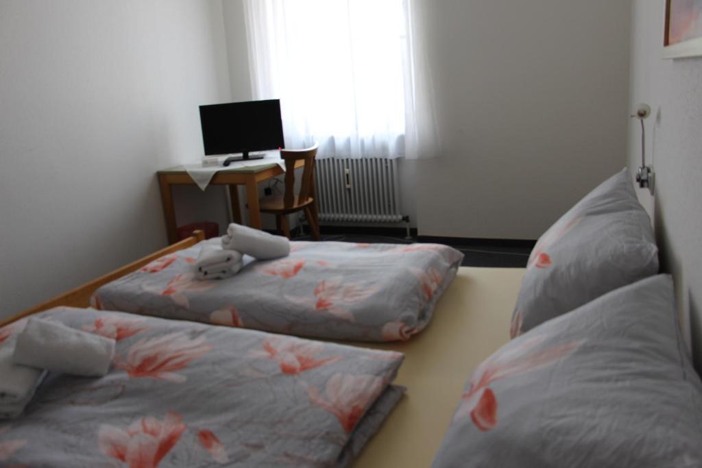 Postel nebo postele na pokoji v ubytování Gasthof Gruner Baum
