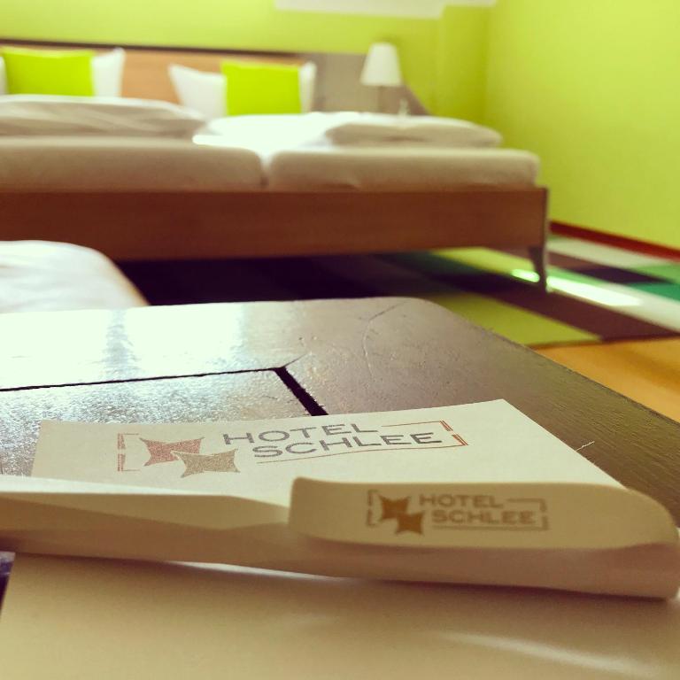 Postel nebo postele na pokoji v ubytování Hotel Schlee
