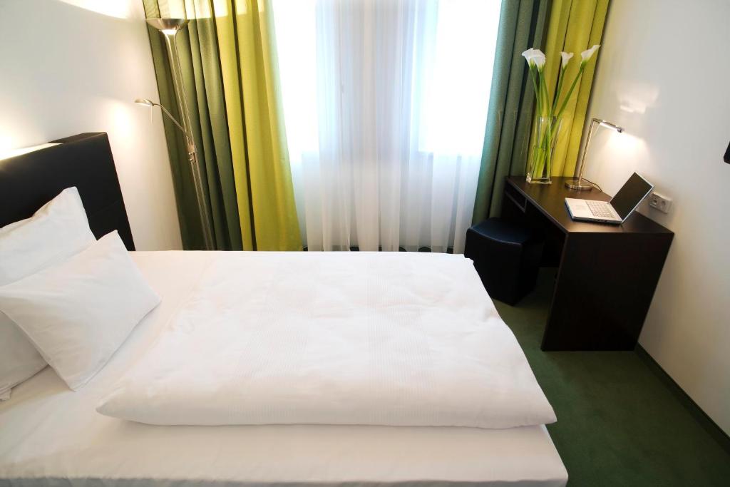 Letto o letti in una camera di Rainers Hotel Vienna