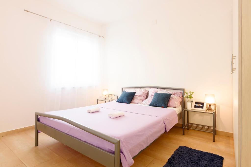 Posteľ alebo postele v izbe v ubytovaní Very Special Apartments