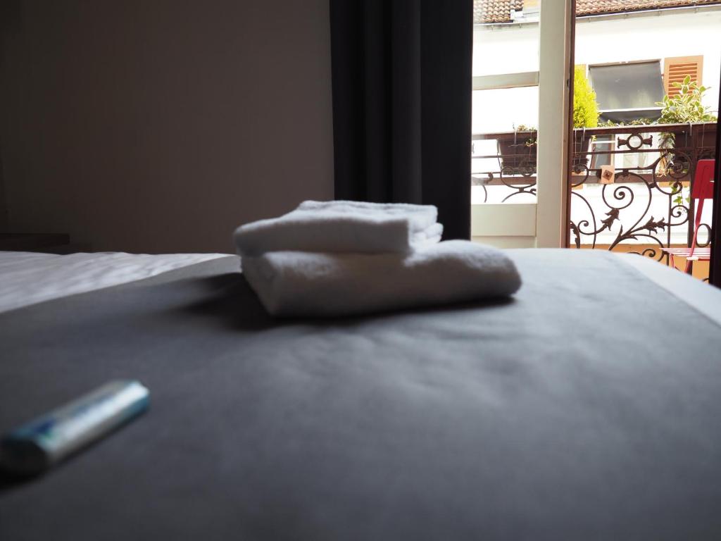 Postel nebo postele na pokoji v ubytování Hôtel Le Biarritz - Vichy