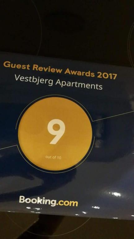 Certifikát, hodnocení, plakát nebo jiný dokument vystavený v ubytování Vestbjerg Apartments