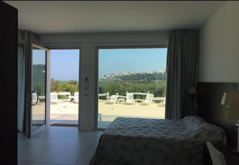 Łóżko lub łóżka w pokoju w obiekcie Max Luxury Suite - Servizio Spiaggia Inclusa