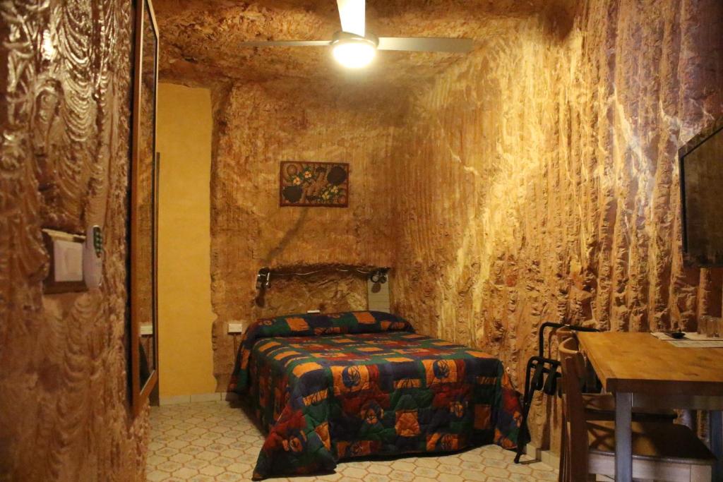 The Underground Motel - Double Room With Private Bathroom