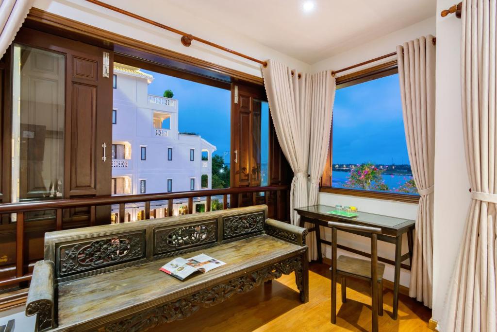 Balkón nebo terasa v ubytování B'Lan Riverside Villa