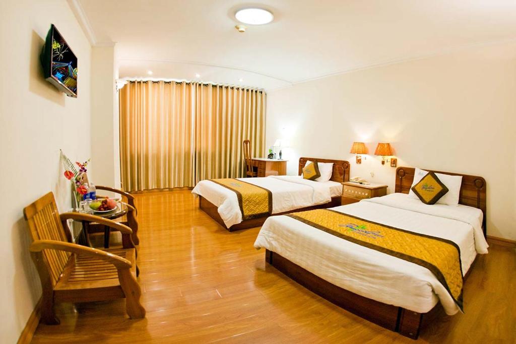 Postel nebo postele na pokoji v ubytování Bamboo Green Riverside Hotel