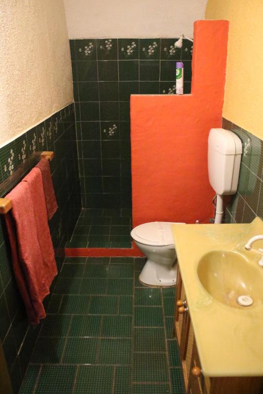 The Underground Motel - Deluxe Double Room