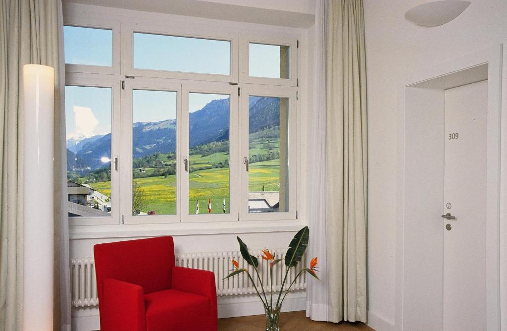 Nespecifikovaný výhled na hory nebo výhled na hory při pohledu z hotelu