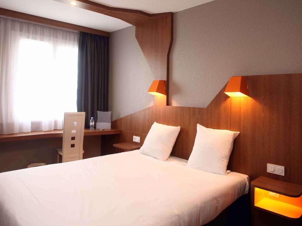Postel nebo postele na pokoji v ubytování ibis Styles Gien