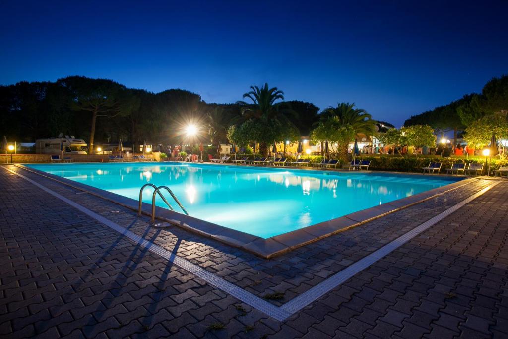 Bazén v ubytování Camping Village Mareblu nebo v jeho okolí