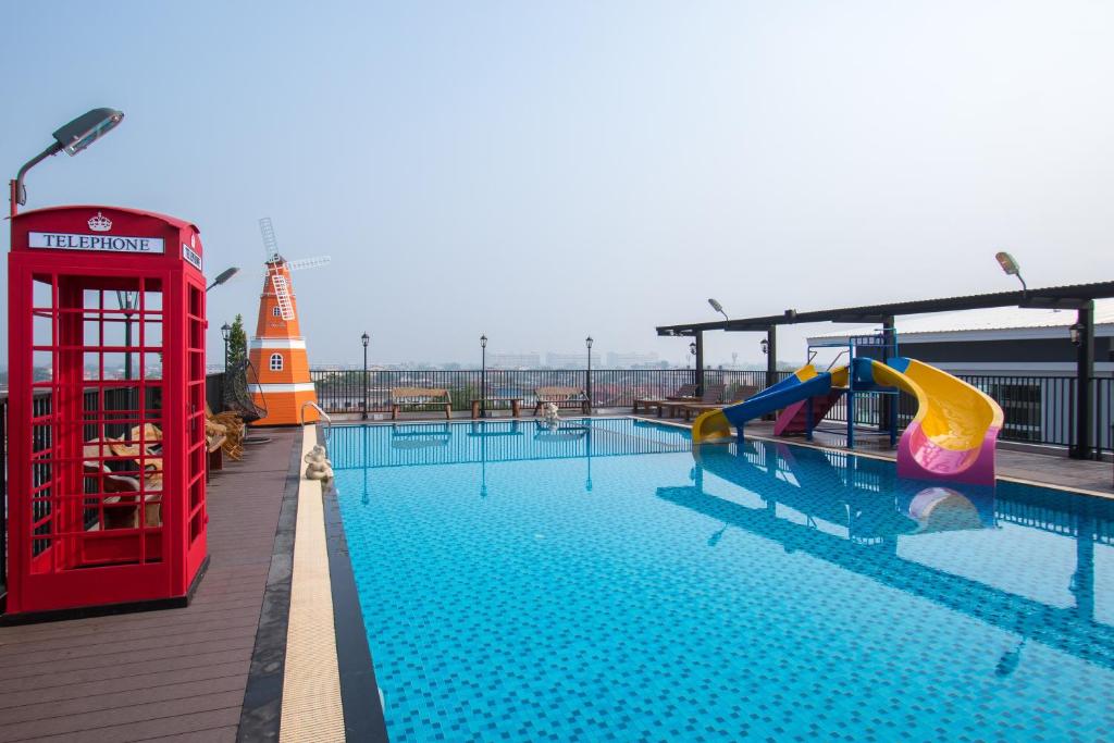 สระว่ายน้ำที่อยู่ใกล้ ๆ หรือใน B-your home Hotel Don Mueang Airport Bangkok