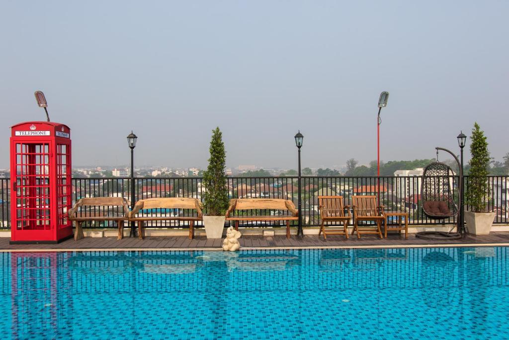 สระว่ายน้ำที่อยู่ใกล้ ๆ หรือใน B-your home Hotel Don Mueang Airport Bangkok