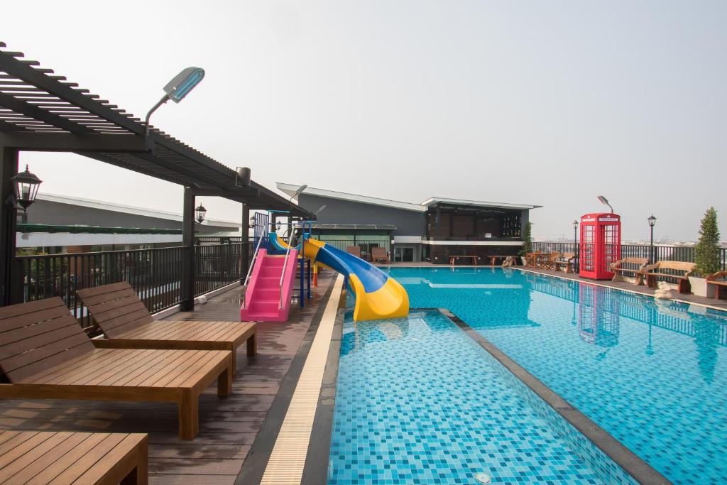 สระว่ายน้ำที่อยู่ใกล้ ๆ หรือใน B-your home Hotel Don Mueang Airport Bangkok