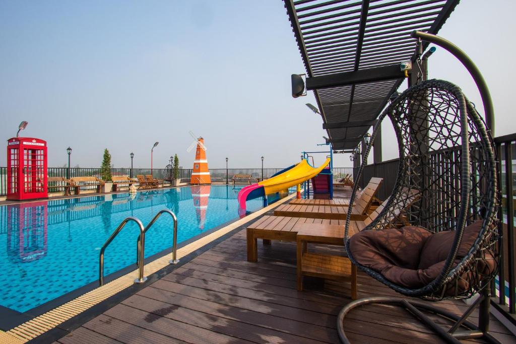 สระว่ายน้ำที่อยู่ใกล้ ๆ หรือใน B-your home Hotel Don Mueang Airport Bangkok